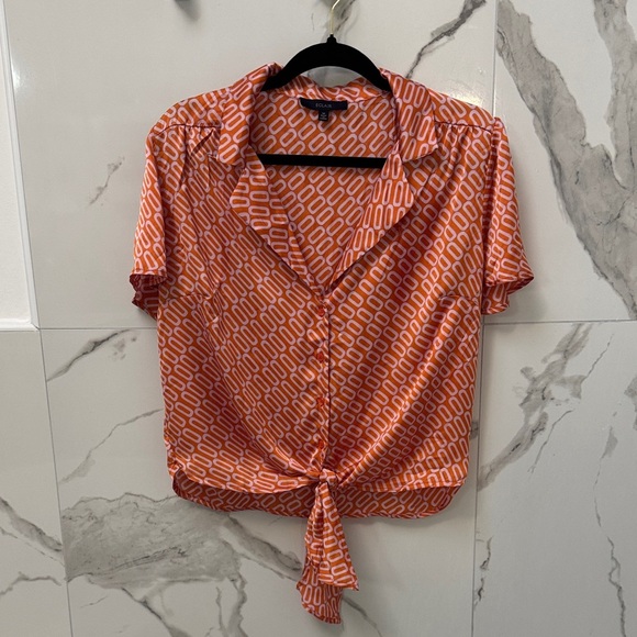 Orange & Pink Geometric Button Down Collared Shirt w Tie Bottom - Picture 1 of 6